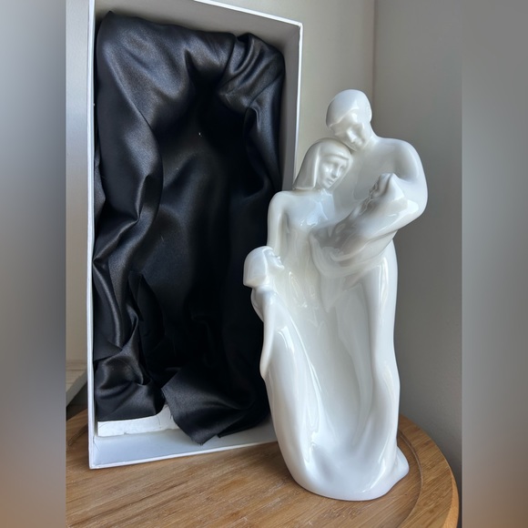 ROYAL DOULTON - NEW IN BOX - TENDER MOMENT - 2010 - Picture 2 of 3